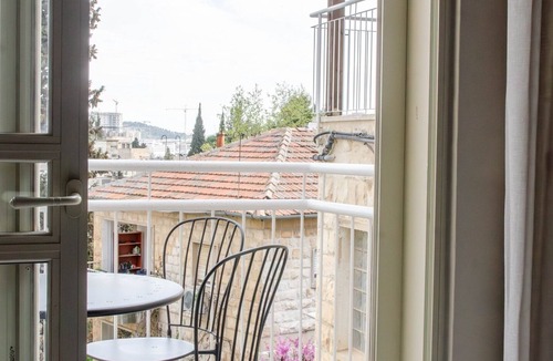 Katamon Apartment | Pastoral Old Katamon Penthouse