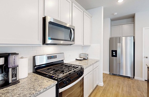 Porter Cottage | Patio Dining & Yard: Porter Escape, 3 Mi to Golf