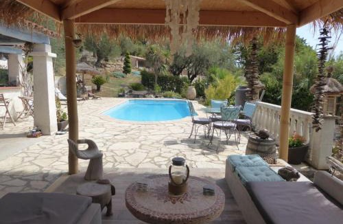 Callian House | Patio Fleuri