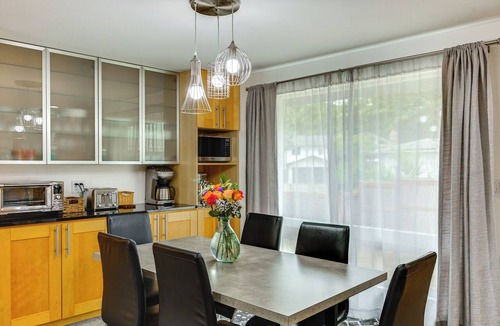 Education Hill Apartment | Patio & Grill: Dog-Friendly Redmond Getaway!