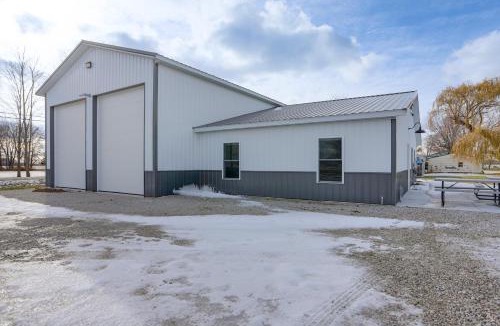 Oak Harbor House | Patio & Parking! Modern Bunkhouse Near Lake Erie