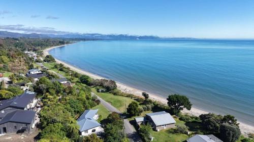 Patons Rock House | Patons Rock Latitude - Modern Getaway