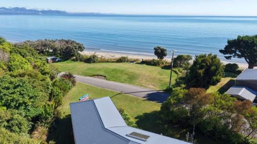 Patons Rock House | Patons Rock Latitude - Modern Getaway