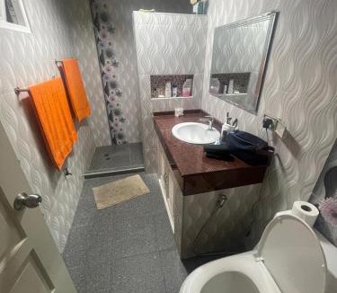 Nong Chaeng House | Pattaya, Privatzimmer in günstig gelegenem Haus zu vermieten