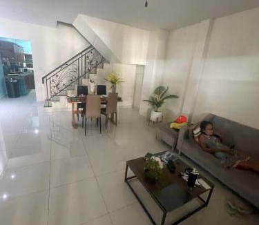 Nong Chaeng House | Pattaya, Privatzimmer in günstig gelegenem Haus zu vermieten
