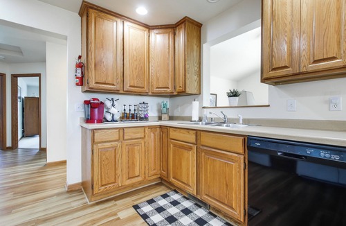 Egg Harbor Condo | 'Pattie's Other Place' - Indoor Pool Access!