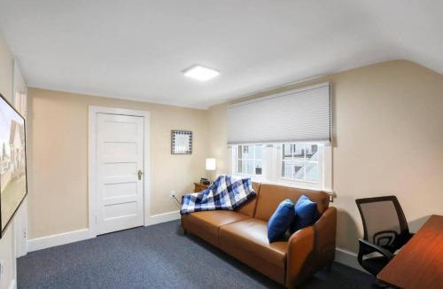 Frederick House | Patty's Place - Private and Convenient EV-Friendly Apartment near Downtown