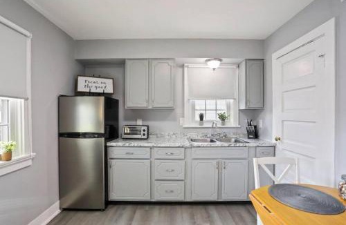 Frederick House | Patty's Place - Private and Convenient EV-Friendly Apartment near Downtown