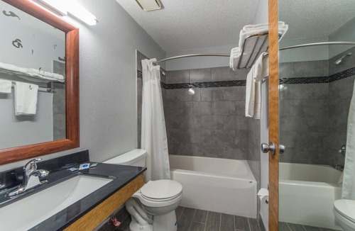 La Plata Hotel | Patuxent Inn