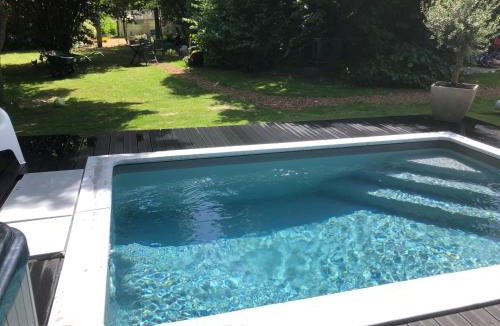 Sorbais House | PAUSE NATURE SORBAIS Gite de groupe avec Piscine, Spas, Sauna avec 8 chambres et 8 salles de bain, grande cuisine et grande salle de vie