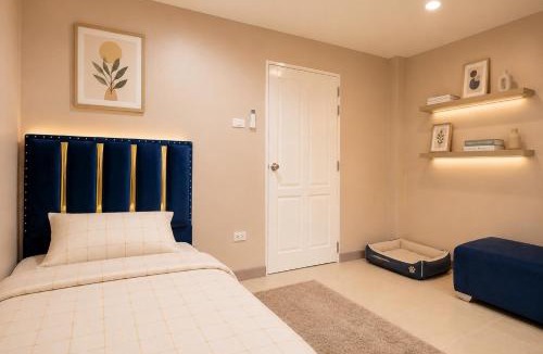 Asoke Hostel | Pawtel