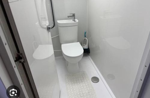 Southall Broadway Hostel | Pay and Sleep