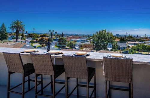 North Pacific Beach House | PB Compound Getaway, Steps to Surf and Sand
