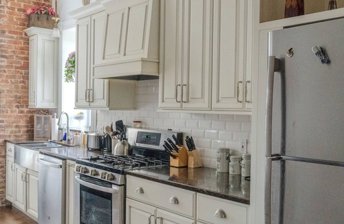 Loogootee House | PB Larkin Victorian Mansion-4200 Sq. Ft Pet Safe Beautifully Preserved 1865 Home