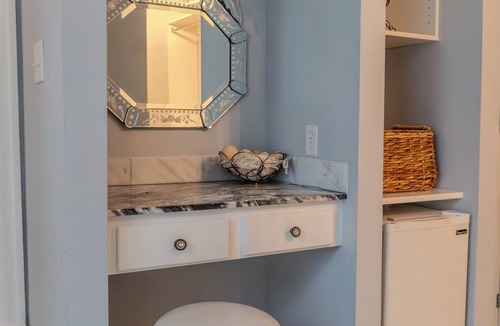 Loogootee House | PB Larkin Victorian Mansion-4200 Sq. Ft Pet Safe Beautifully Preserved 1865 Home