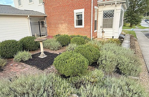 Loogootee House | PB Larkin Victorian Mansion-4200 Sq. Ft Pet Safe Beautifully Preserved 1865 Home