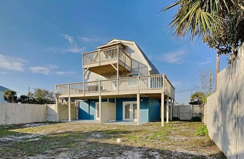 Holiday Beach House | PC Beach Retreat C | 0.5mi to Beach, Wraparound Deck, Gulf View
