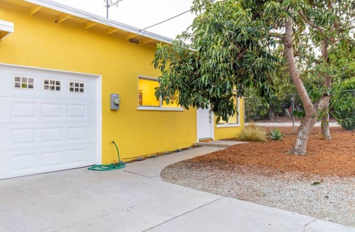 Camarillo House | Peace and Privacy at Bungalow among Avocado Trees