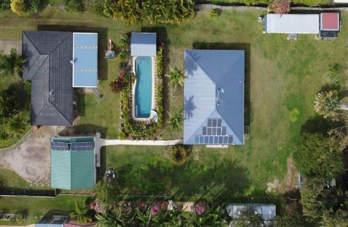 Ningi House | Peace and Tranquility by the pool