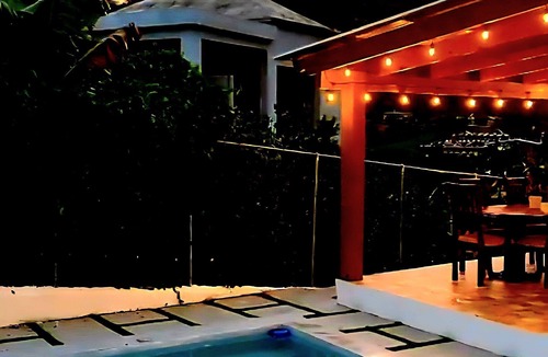 Las Guazaras Villa | Peace by de river, mountain vew, hot pool- Jacuzzi, bbq, 3 bsr, PRIVATE PROPERTY