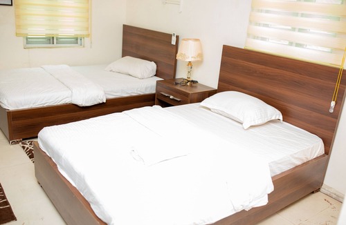 Loburo Hotel | Peace De Luxe Limited