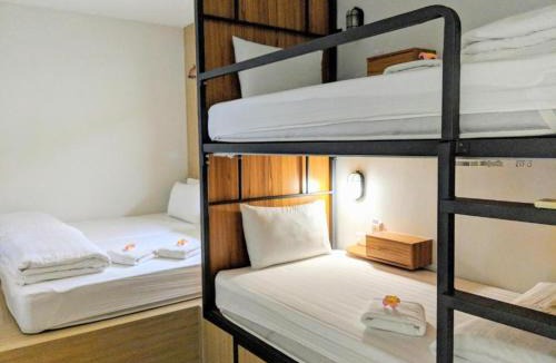 Pom Prap Sattru Phai Hostel | Peace Factory Hostel
