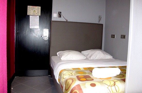 Hopital Saint-Louis Hostel | Peace & Love - Hostel