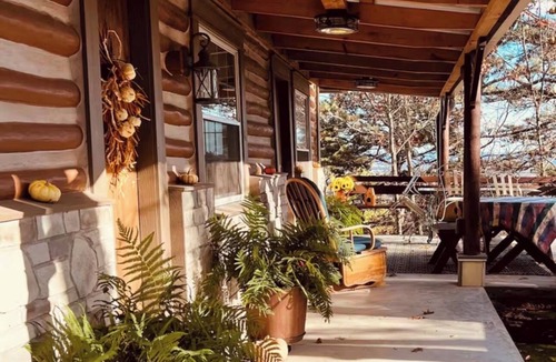 Eureka Springs Cabin | Peace Mountain Lodge
