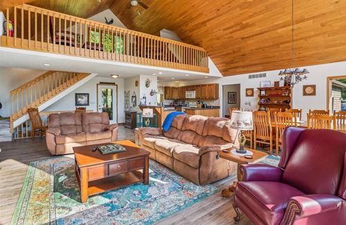 Old Timberline House | Peace, Quiet and Plenty of Space. Check Out Eagles View!