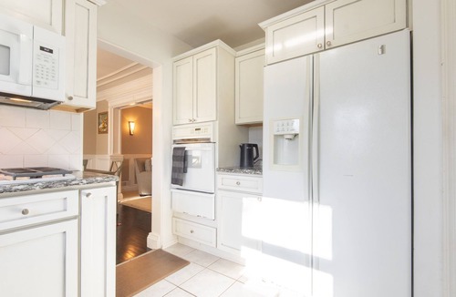 North Brunswick House | Peaceful Spacious Home with Theater. Family Friendly, Centrally located