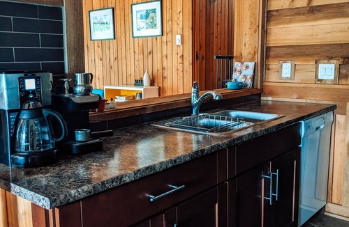 Salt Spring Island House | Peaceful 2 Bedroom Farmhouse at Nettledown Farms