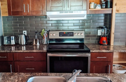 Salt Spring Island House | Peaceful 2 Bedroom Farmhouse at Nettledown Farms