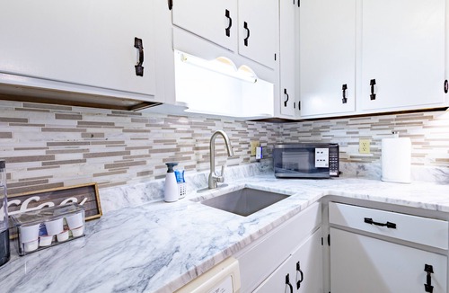 Tallahassee House | Peaceful 2 Bed, 1 Bath located in midtown, 5 miles from Stadium.