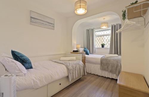 Bramley House | Peaceful 2-Bed Bungalow with Garden and Parking