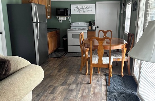 Delbarton Cabin | Peaceful 2-bedroom cabin with AC in charming Delbarton