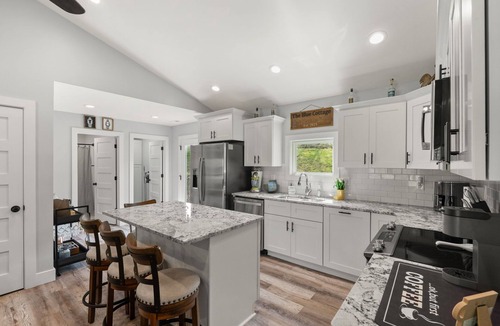 Mount Saint Francis Cottage | Peaceful 2-bedroom cottage in the beautiful Floyds Knobs with Hot Tub & Gym