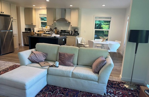 Langley House | Peaceful 2-bedroom Water View Home in Langley with Private Beach Access and Wifi