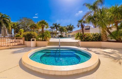 Ocean Side Village Apartment | Peaceful 2Bd 2Bth Pondside Condo - MaryEtta