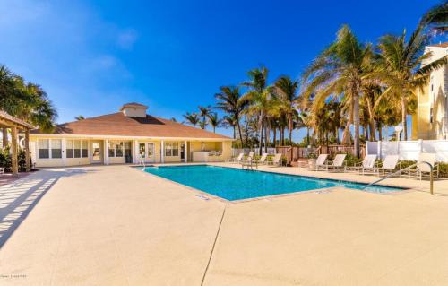 Ocean Side Village Apartment | Peaceful 2Bd 2Bth Pondside Condo - MaryEtta