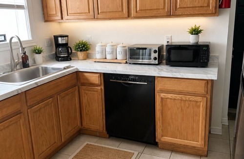 Madison Heights House | Peaceful 3-Bedroom Getaway in Madison Heights – Ideal for Families & Groups