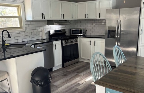 Crivitz Cottage | Peaceful 3-bedroom cottage on private Grass Lake.