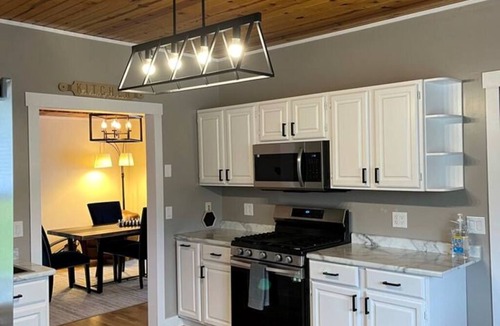 Galt House | Peaceful 3-bedroom farmhouse in charming Prophetstown