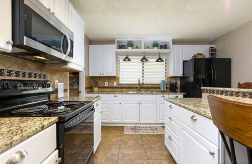 Heritage House | Peaceful 3bd 2 bath home near Sea World & BMT Approved Area