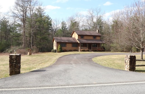 Glade Valley House | Peaceful 3BR 2.5 Bath Home Near Sparta NC & Blue Ridge Parkway Sleeps 6