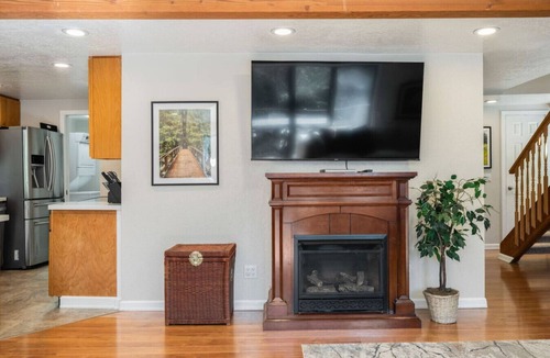 North Bend House | Peaceful 3BR Retreat by the Falls