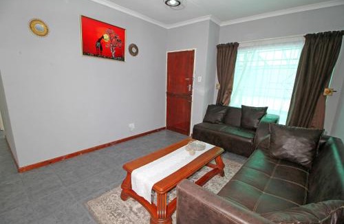 Germiston Apartment | Peaceful 4 Bedroom Flat in Germiston with WI-FI