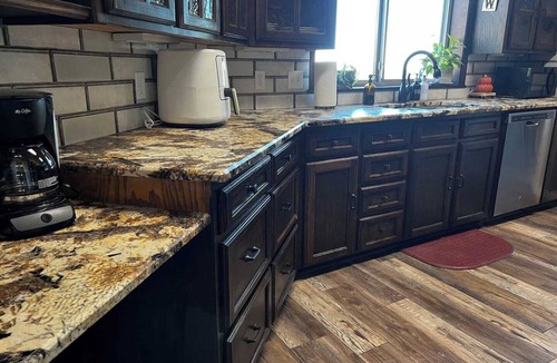 Muenster House | Peaceful 4-Bedroom Country Retreat – Sleeps 12 Relax in this spacious home with 7 beds, cozy furnishings, and a snooker table. Enjoy elevated views, serene sunsets, and a calm, family-friendly escape in Gainesville, Texas