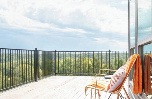 Muenster House | Peaceful 4-Bedroom Country Retreat – Sleeps 12 Relax in this spacious home with 7 beds, cozy furnishings, and a snooker table. Enjoy elevated views, serene sunsets, and a calm, family-friendly escape in Gainesville, Texas