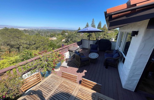 Emerald Hills House | Peaceful 4BR/3Bath Retreat Overlooking Silicon Valley & Stanford