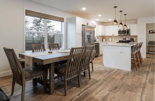 Alexander House | Peaceful 5 BR Home w/Stunning Views & Game Room!
